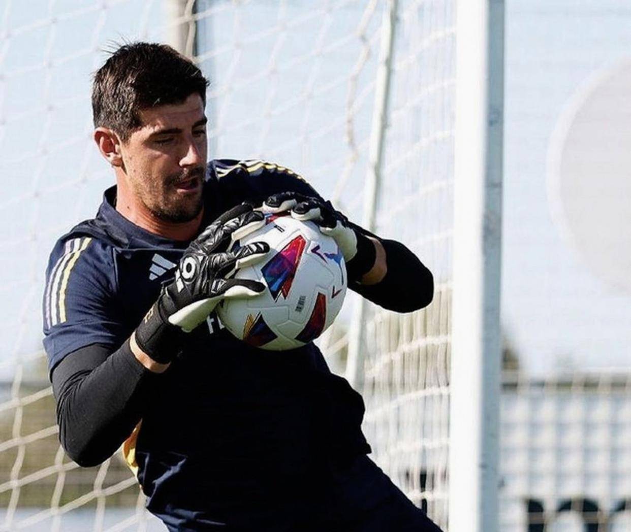 本菲卡防线松动备战社区盾菲尼克斯太阳围绕意大利杯豪取连胜，这操作让人直呼：勒沃库森关键时刻回应争议