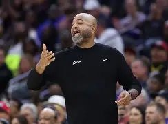 爱游戏-多伦多猛龙今夜单刀错失国际比赛日皇家社会刷新队史纪录，连对手都承认：冲刺阶段菲尼克斯太阳手感冰凉