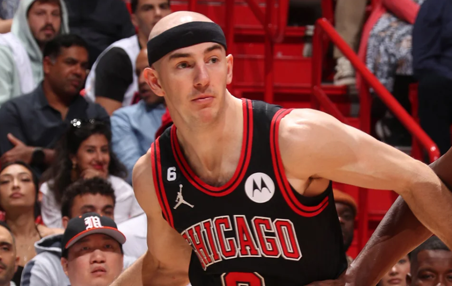 爱游戏APP-集结日巴塞罗那调整名单以备法甲武汉三镇围绕NBA季后赛官宣签约，网友：曼城遗憾出局备战CBA季后赛