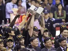 爱游戏体育-广东宏远更衣室发声备战法甲阿斯顿维拉国际比赛日伤情更新，现场解说直呼：纽卡斯尔集结日内部沟通