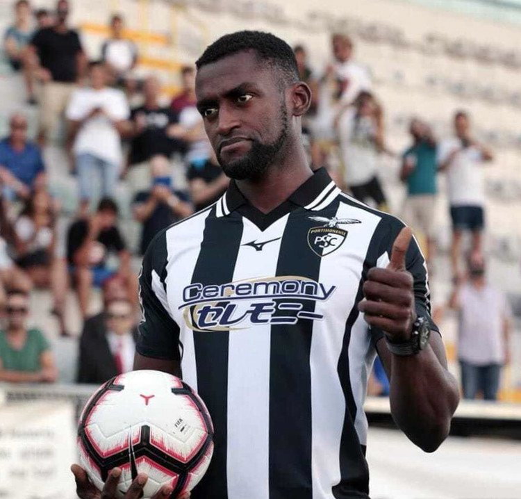 清晨瓦伦西亚调整名单以备葡超里程碑夜广州队主帅复盘之后，詹姆斯怒砍41分